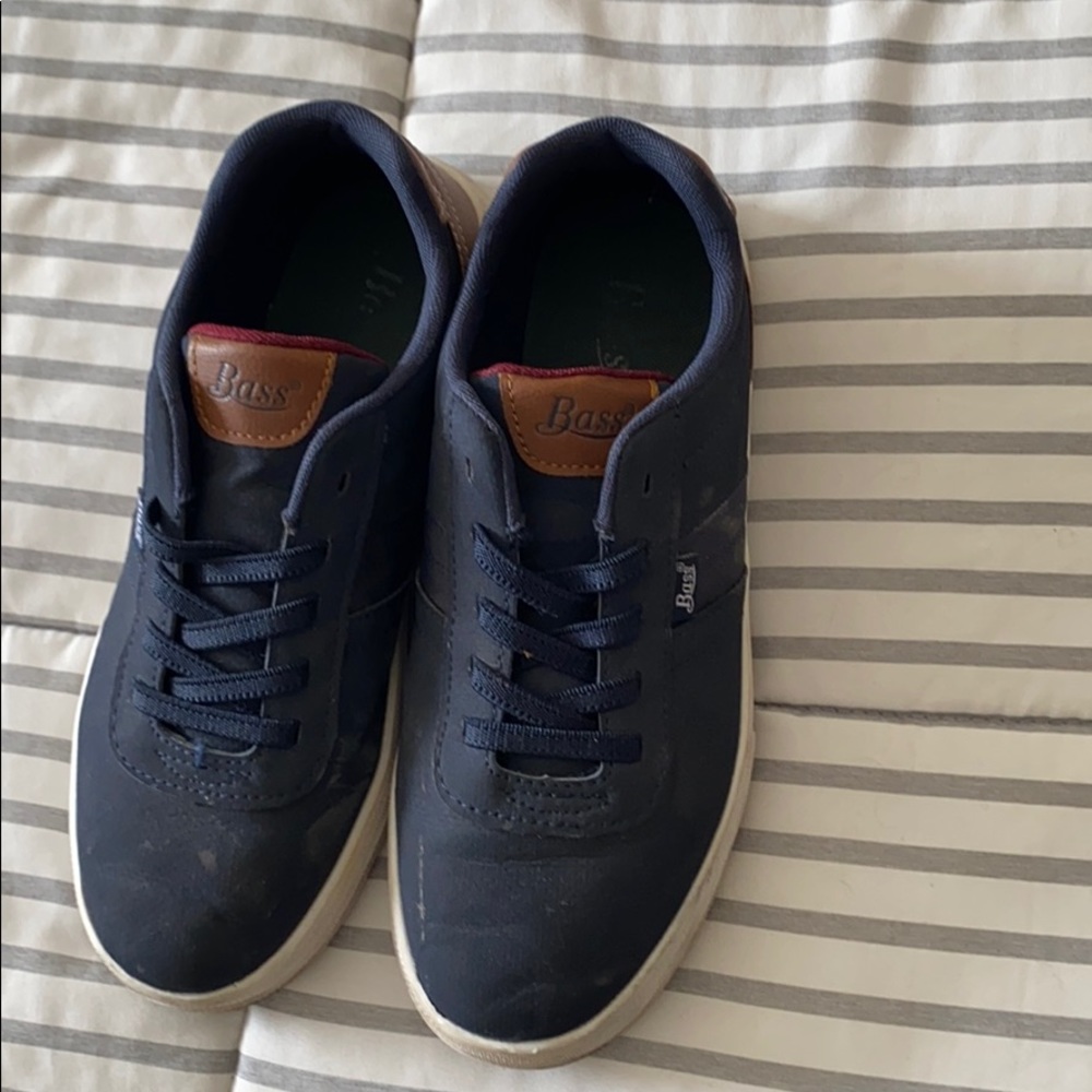 Bass kids dressing sneaks